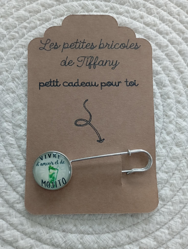 Broche, style épingle à nourrice.