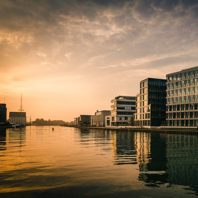 Kran am Hafenbecken