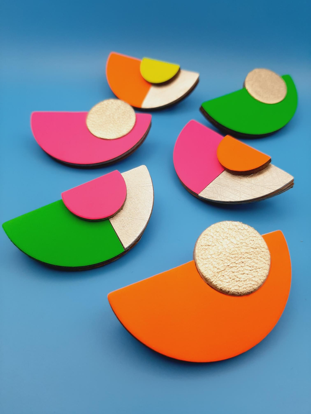 Leather brooch - green / gold