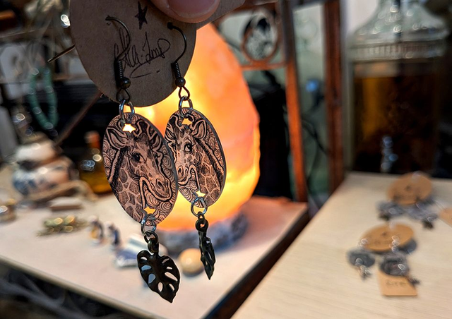 Girafe, boucles d'oreilles, avec breloque