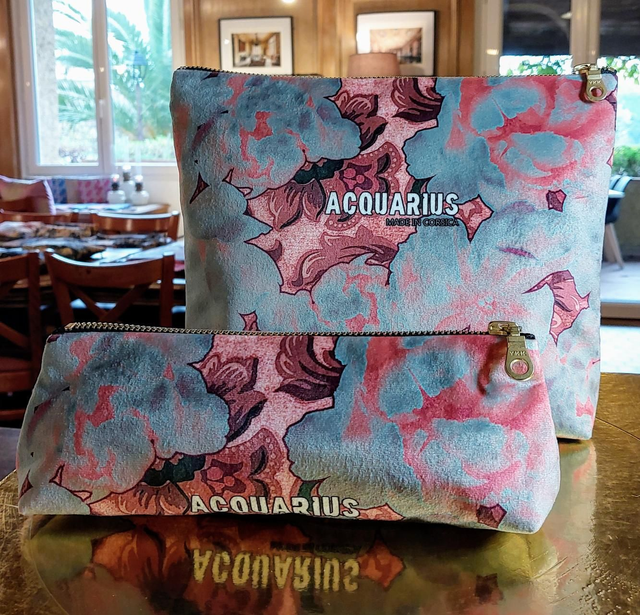 PARFUM pivoine red. Pochette et trousse