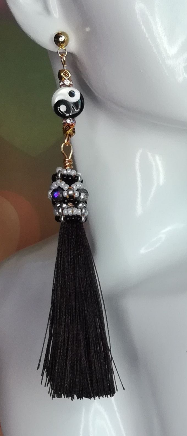 Clous d'oreille pompon café