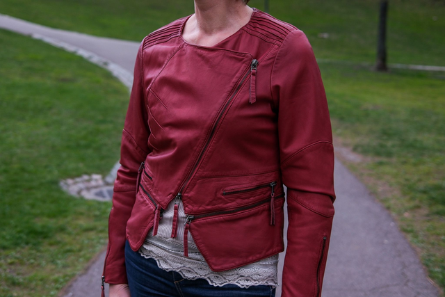 Elinette punainen lyhyt nahkatakki vetoketjusomistein - koko 38