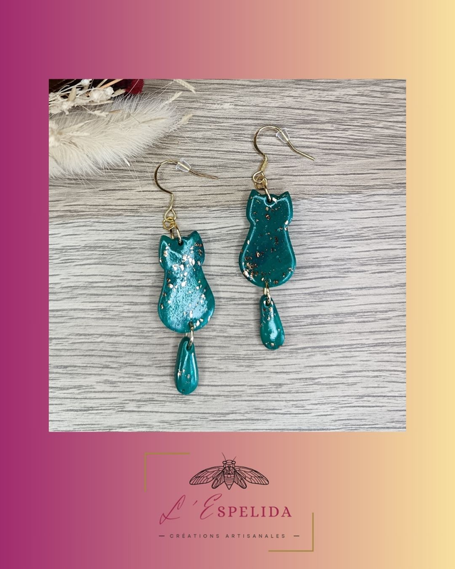 Chatons verts et feuilles d'or 