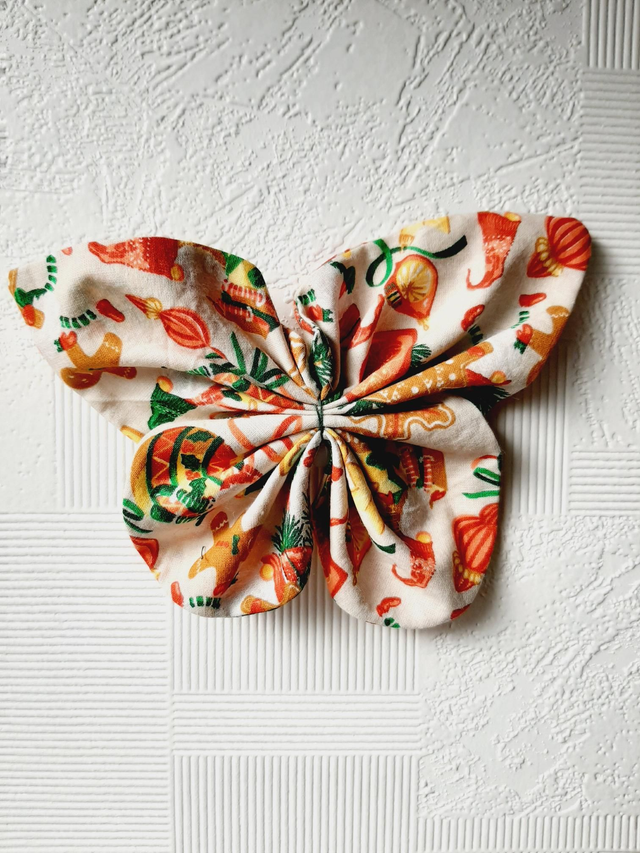 Barrette papillon  &quot;Boules &amp; Manneles&quot;