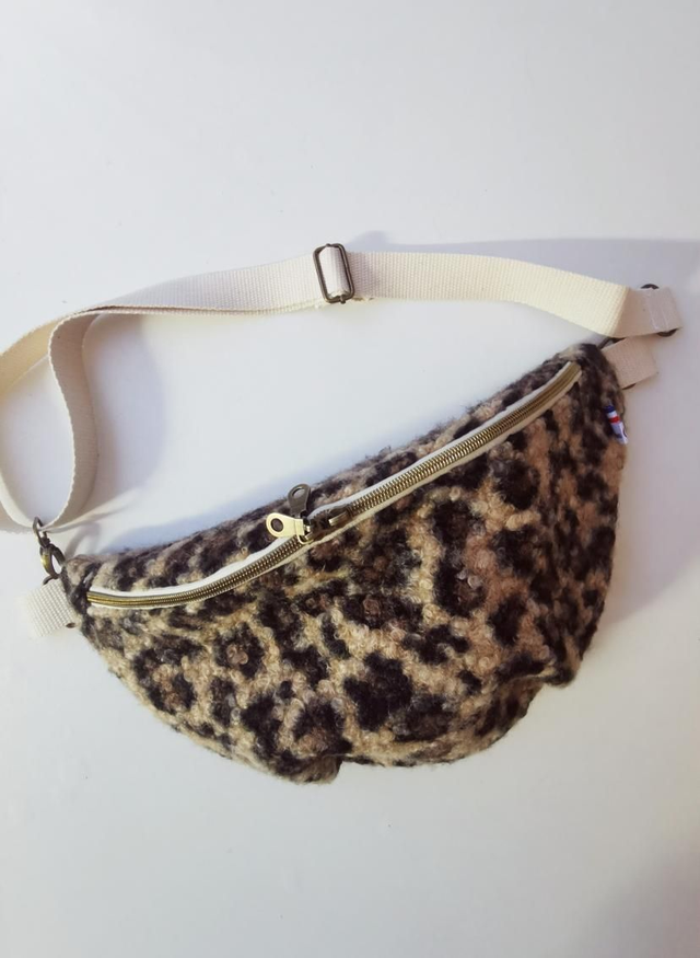 Banane LOUISE moumoute léopard beige 