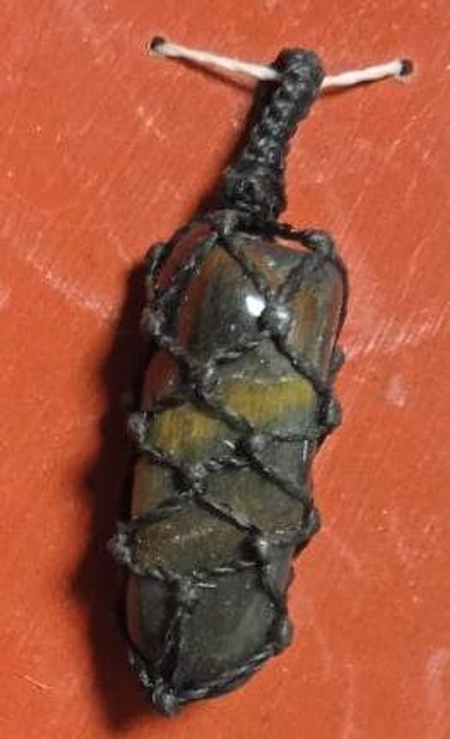 oeil de faucon (pendentif) 