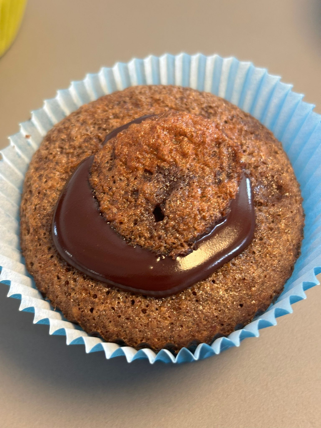 Creamy chocolate cupcakes (2 units)