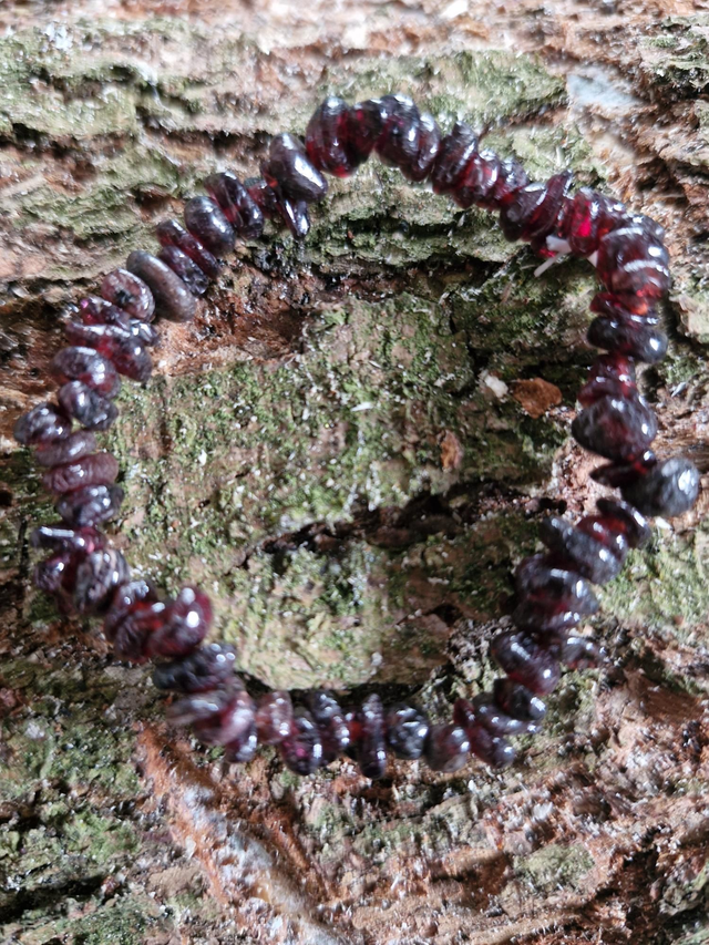 Garnet chip bracelet