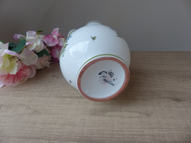 Pichet broc à eau en faïence blanche Peint main, signé Lallier à Moustiers, décoration rustique pour maison de campagne française vintage