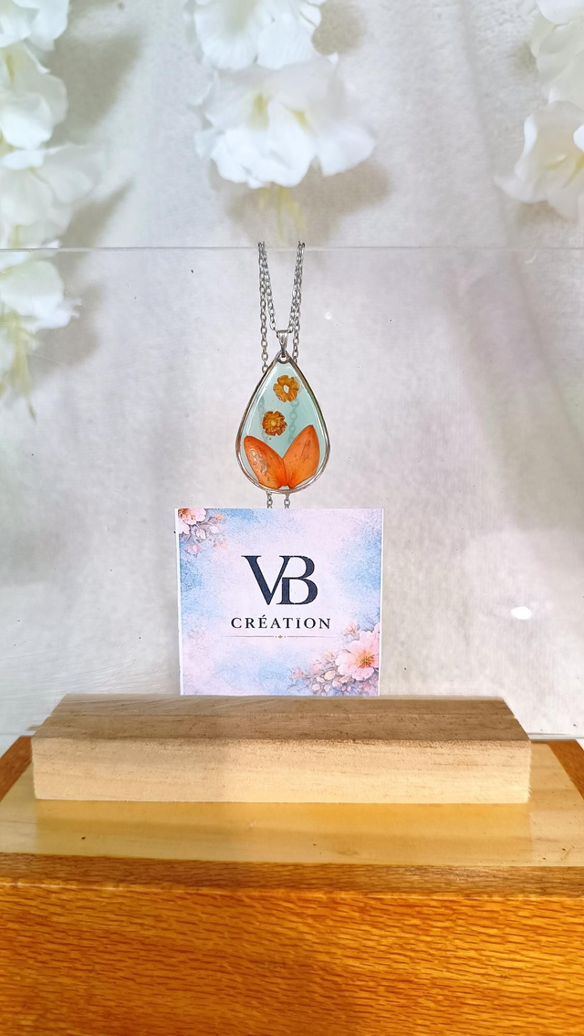 Collier pendentif résine fleurs oranges 