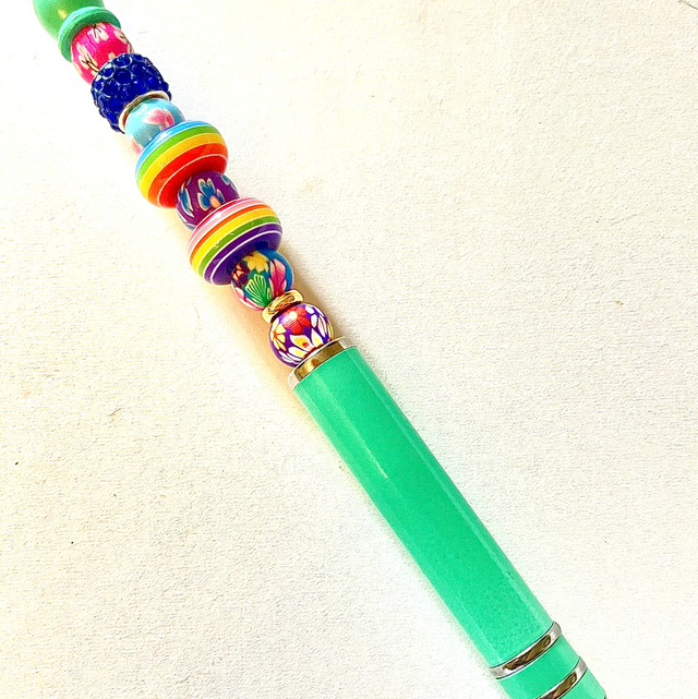 S25 - Stylo à perles multicolores 