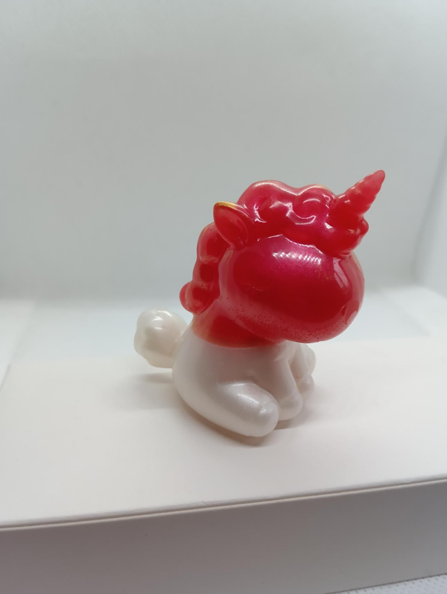 Licorne blanche/ rouge/ or