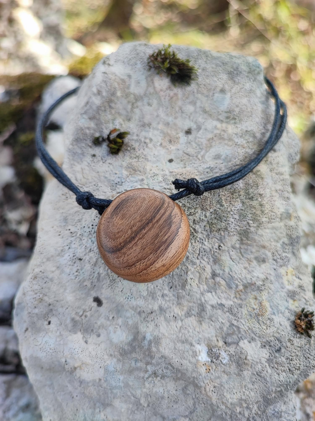 Pendentif en Bois de Noyer Noir