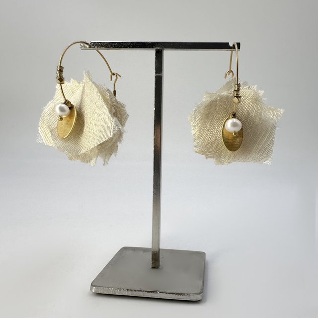 Boucles d&#039;oreilles &quot;Frou-frous&quot; écru, petit modèle