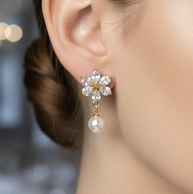 Boucle fleur strass avec Perle blanche 