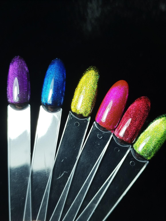 Cat eyes (fond noir) 