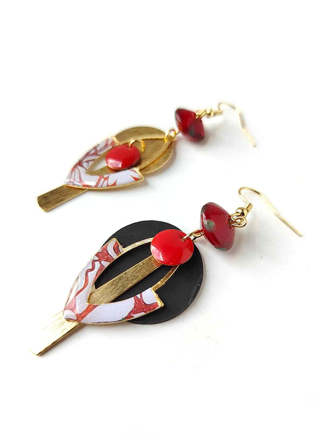 Boucles d&#039;oreilles Asymétriques Upcyclées en Chambre à Air et Papier Recyclés &amp; Verre de Murano - Rouges