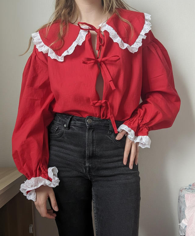 Blouse à grand col claudine