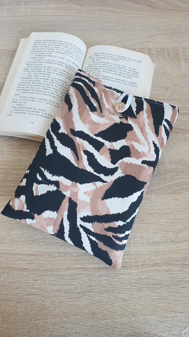 Pochette/ couvre livre sauvage