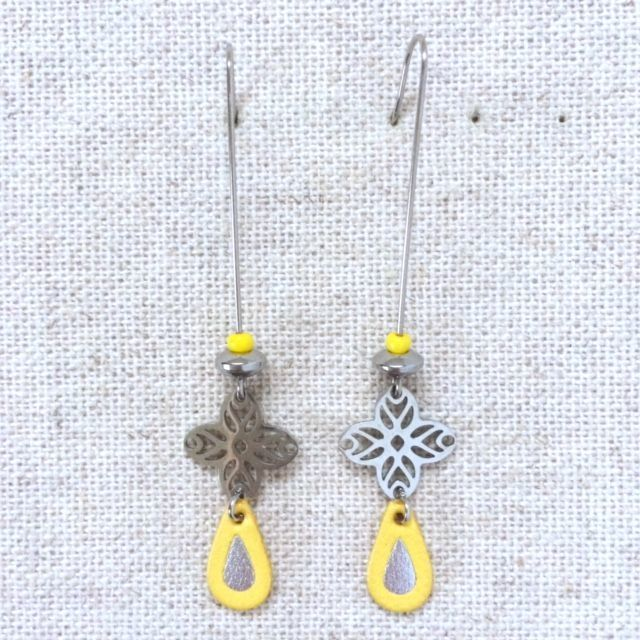 Boucles d’oreilles « Fancy » argentées, cuir jaune