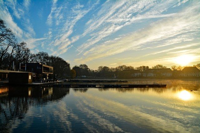 Wolkenstreifen über dem Aasee