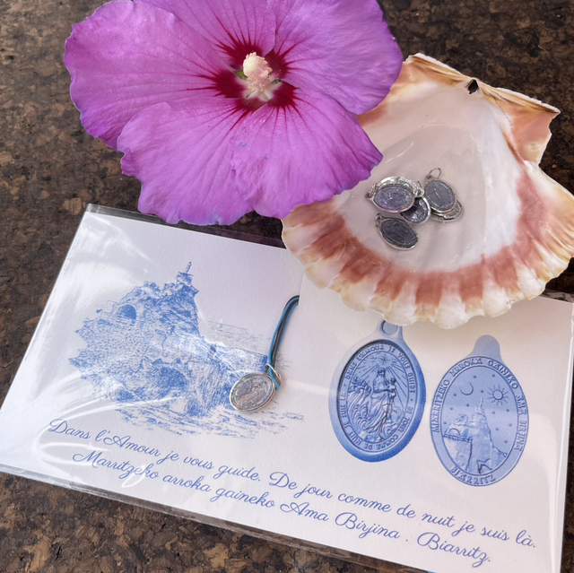 Médaille avec cordon bleu turquoise et gris nylon