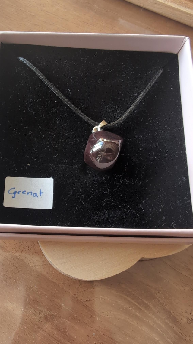Collier Grenat