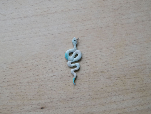 Charm serpent beige/vert