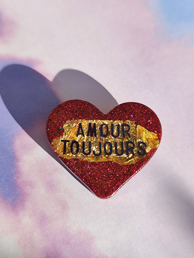 Broche cœur à paillettes - message : AMOUR TOUJOURS