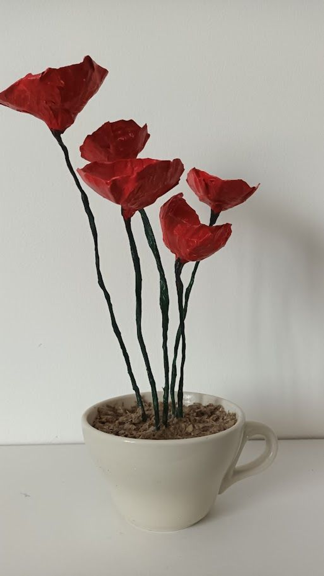 TASSE DE 5 COQUELICOTS , fait main, papier mâché, fleurs éternelle, à offrir ou pour sa décoration,