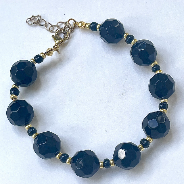 B99 - Bracelet perle en verre à facette noire