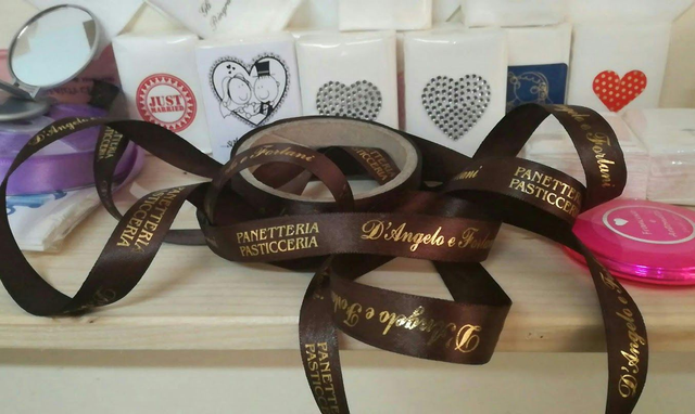 Nastro doppio raso marrone da mm. 15 stampa ad un colore oro