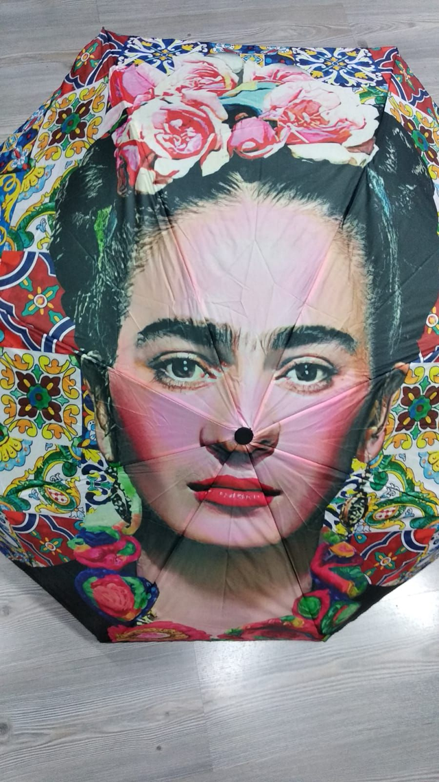 Ombrello Frida Kahlo mattonelle