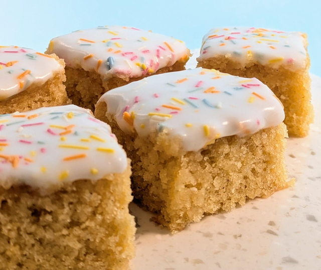 School cake tray bake 20cm x 20cm
