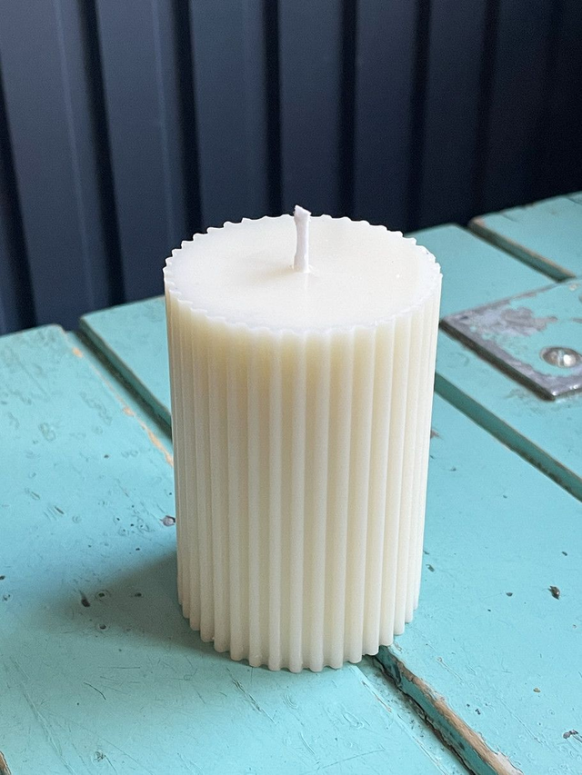 Raita pöytäkynttilä oliivivahaa