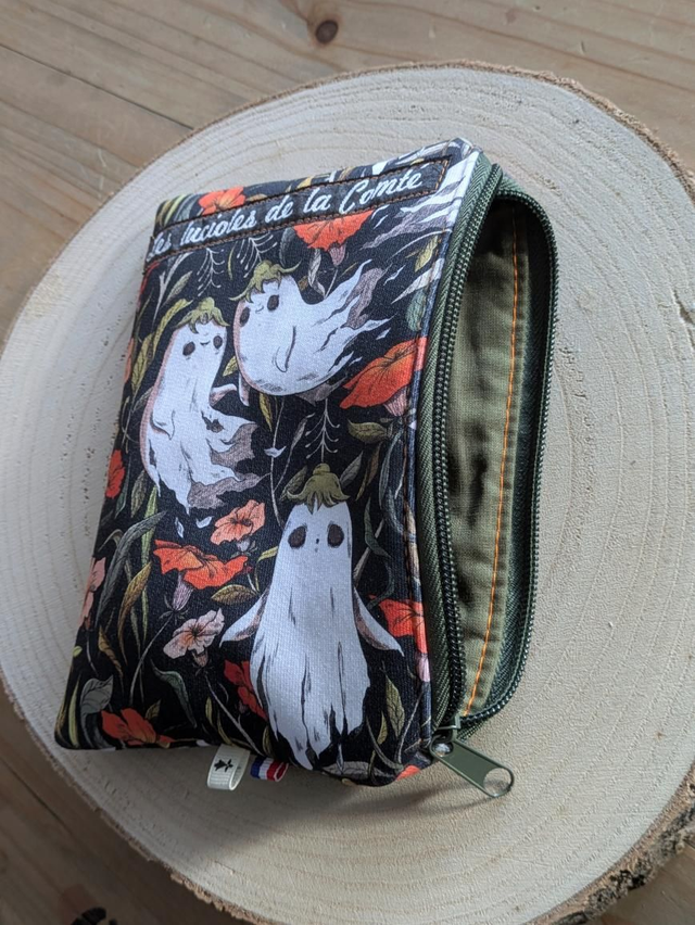 Pochette à liseuse fantômes