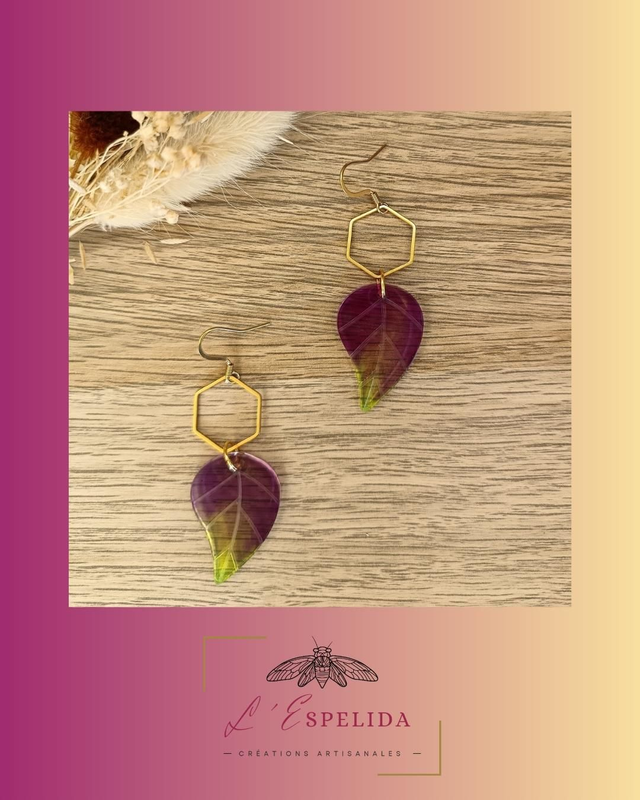 Feuilles violettes et vertes avec hexagone doré 