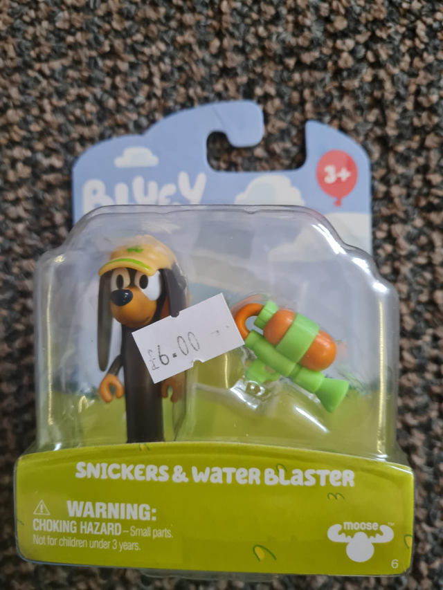 BLUEY- SNICKERS AND WATERBLASTER