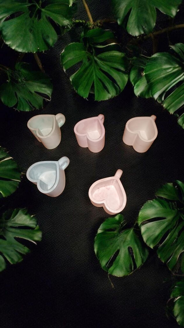Tasse cœur décorative artisanale en plâtre de Paris, unique et personnalisable