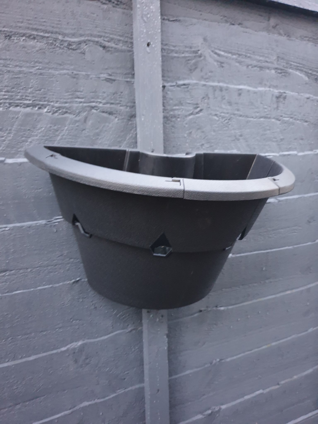 Easyfill Pro Medium Wall Basket - Black Hard Plastic Basket