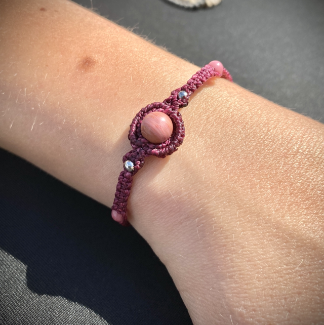 Bracelet macramé et perles de Rhodonite 