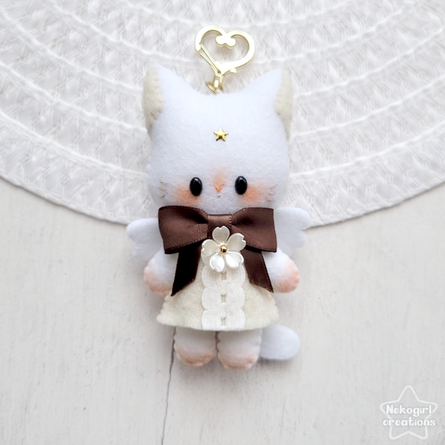 Peluche en feutrine fait-main - Chat à robe jaune