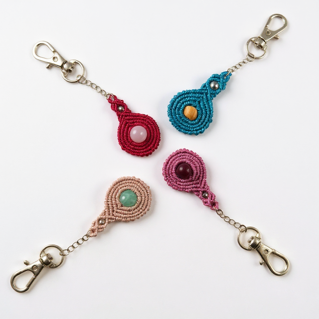 Porte-clé spirale en micro-macramé