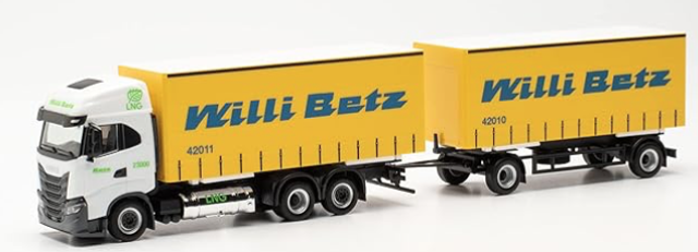 Iveco S-Way LNG Wechselgardinenplanenhängerzug Willi Betz  Herpa 1:87