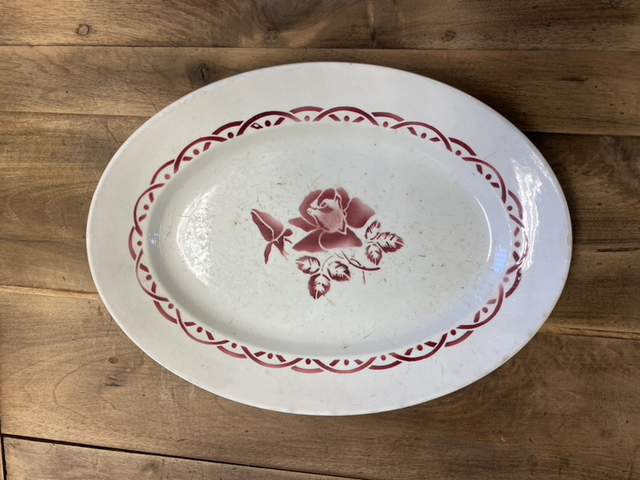 Plat ovale fleurs bordeaux modèle Michel