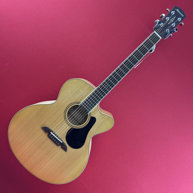 Guitarra electroacústica jumbo Alvarez AJ80CE Artist Series