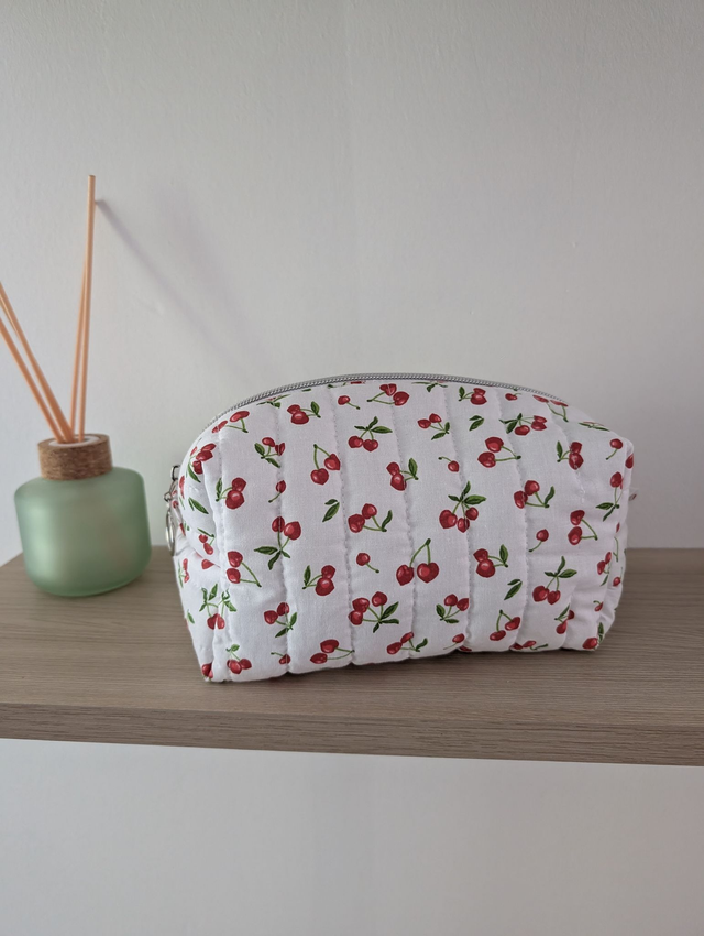 Trousse matelassée cerises