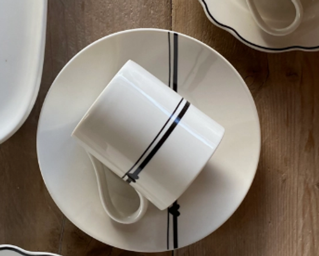 Tasse à expresso avec assiette