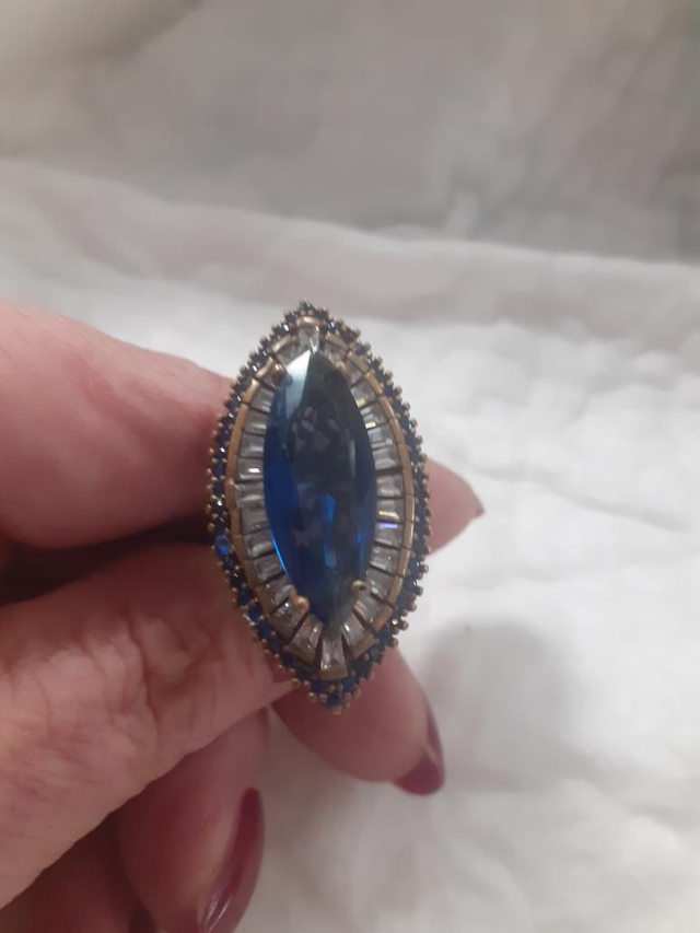 Massiver großer Ring mit riesen blauem Stein